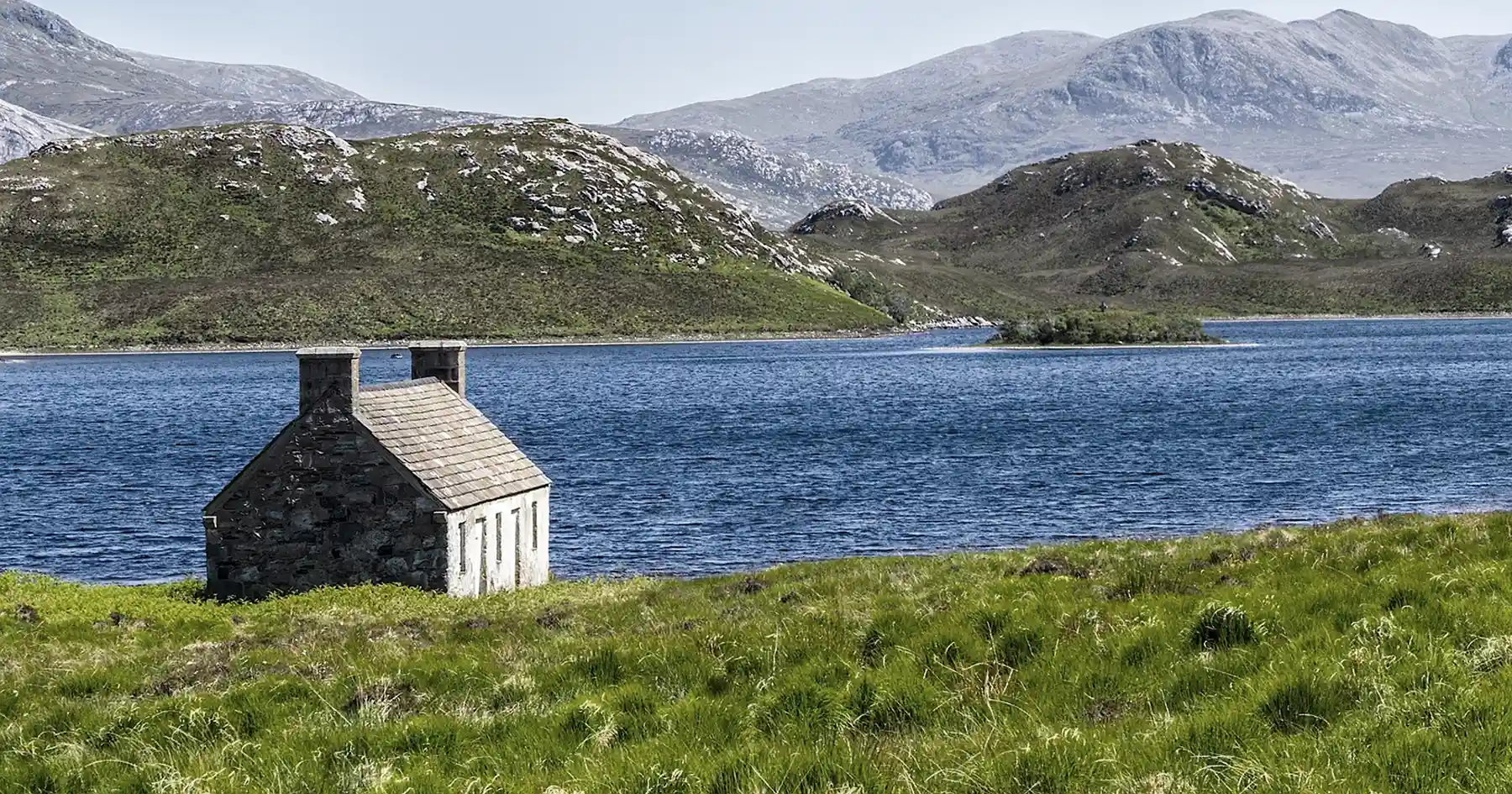 Cottage am See in Schottland